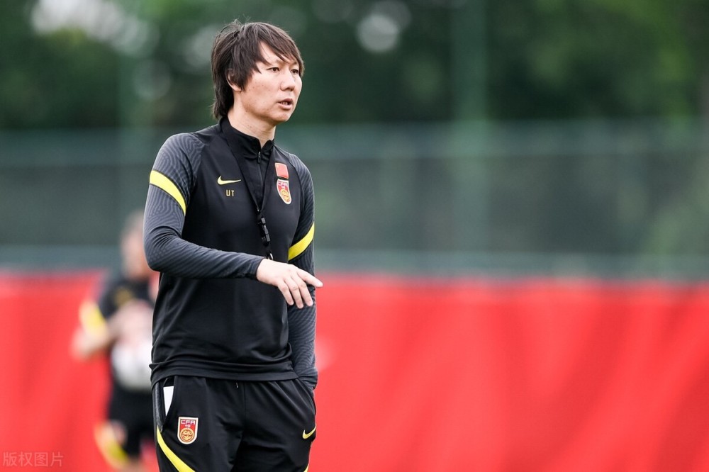  阿雅克肖主场草皮问题延期，引发球迷强烈不满  